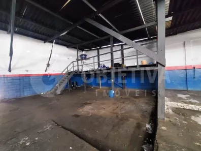 Galpão/Depósito/Armazém para alugar, 700m² no Carajás, Uberlândia