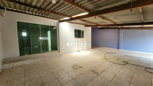 Casa com 3 Quartos para alugar, 150m² no Aclimação, Uberlândia