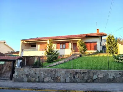 Casa com 3 Quartos à venda, 452m² no Itararé, Santa Maria