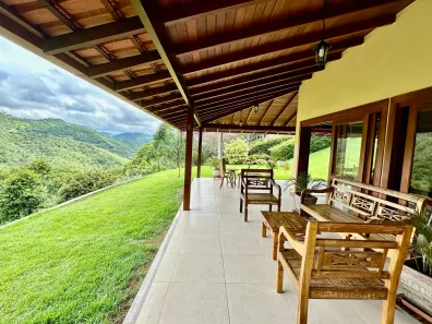 Casa com 4 Quartos à venda, 220m² no Pedro do Rio, Petrópolis