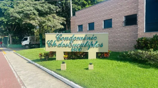 Casa de Condomínio com 3 Quartos à venda, 390m² no Condomínio Chácara dos Eucaliptos, São José dos Campos