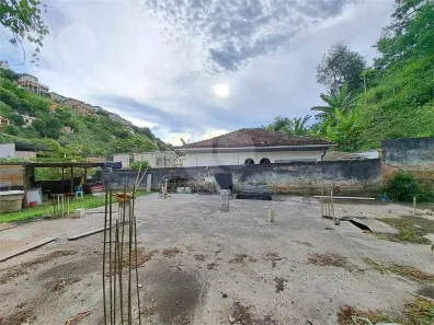 Lote/Terreno à venda, 759m² no Santa Rosa, Niterói