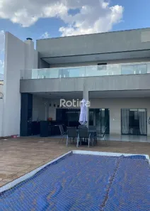 Casa com 3 Quartos para alugar, 180m² no Shopping Park, Uberlândia
