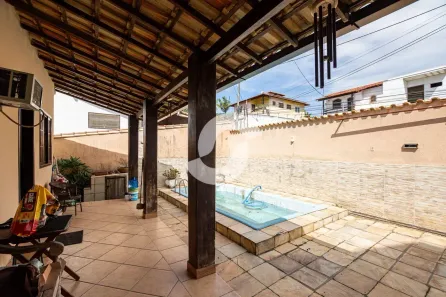 Casa com 3 Quartos à venda, 360m² no Itaipu, Niterói