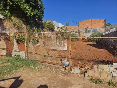 Lote/Terreno à venda, 193m² no Parque Laranjeiras, Araraquara
