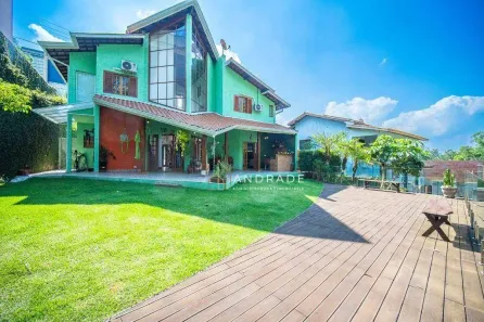 Casa de Condomínio com 3 Quartos à venda, 300m² no Jardim Indaiá, Embu das Artes