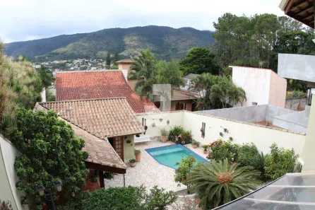 Casa com 3 Quartos para venda ou aluguel, 402m² no Vila Petrópolis, Atibaia