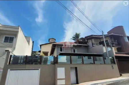 Casa com 3 Quartos à venda, 178m² no Ariribá, Balneário Camboriú