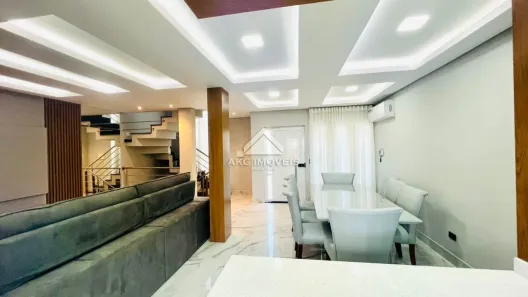Sobrado com 3 Quartos à venda, 230m² no Pinheirinho, Curitiba
