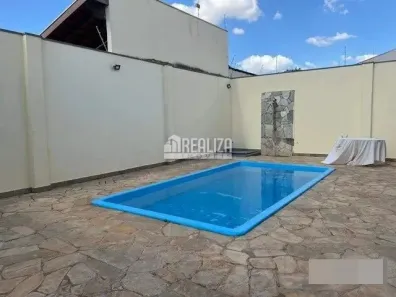 Casa com 4 Quartos à venda, 300m² no Olinda, Uberaba