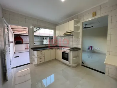 Sobrado com 3 Quartos para alugar, 150m² no Chácara Paulista, Maringá