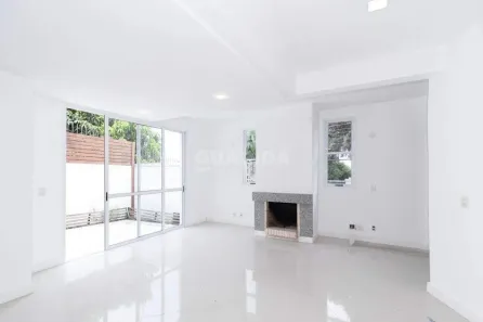 Casa de Condomínio com 3 Quartos para alugar, 237m² no Jardim Isabel, Porto Alegre