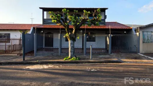Sobrado com 3 Quartos à venda, 253m² no São Pedro, Londrina