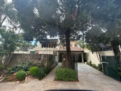 Casa com 5 Quartos para alugar, 376m² no Nova Campinas, Campinas