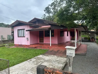 Casa com 3 Quartos para alugar, 120m² no São Marcos, Joinville