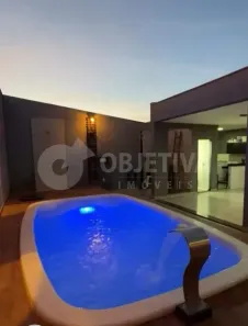 Casa com 2 Quartos à venda, 150m² no Jardim Holanda, Uberlândia