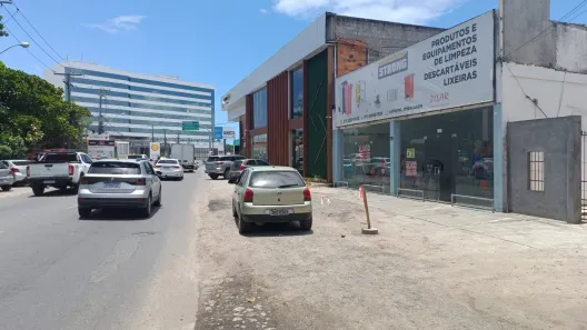 Ponto Comercial para alugar, 200m² no Recreio Ipitanga, Lauro de Freitas
