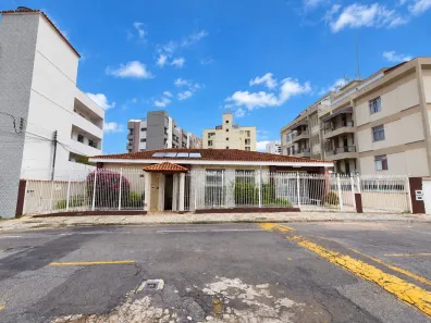 Casa com 7 Quartos para alugar, 215m² no São Mateus, Juiz de Fora