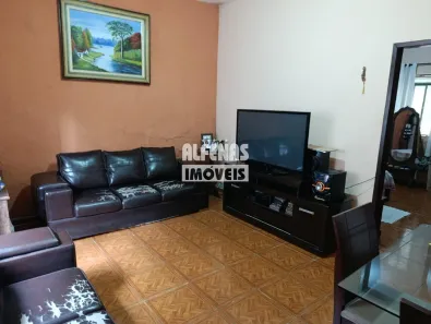 Casa com 2 Quartos à venda, 303m² no Monte Castelo, Contagem