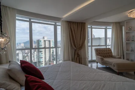 Apartamento com 5 Quartos à venda, 434m² no Meia Praia, Itapema