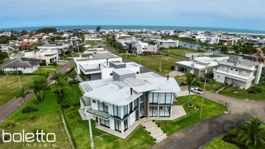 Casa com 5 Quartos à venda, 563m² no Torres, Torres