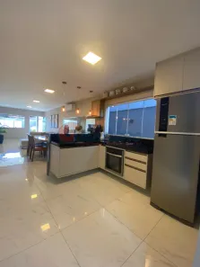 Sobrado à venda, 182m² no Morada de Laranjeiras, Serra