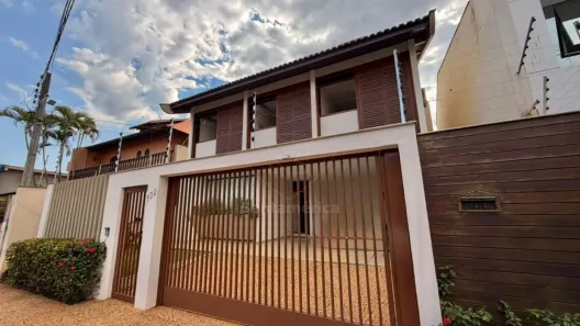 Casa com 3 Quartos à venda, 207m² no Lago Parque, Londrina