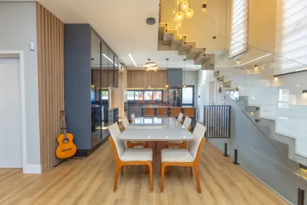 Casa de Condomínio com 3 Quartos à venda, 227m² no Cabral, Curitiba