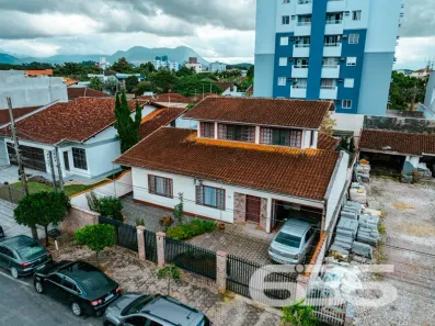 Sobrado com 3 Quartos à venda, 240m² no Costa e Silva, Joinville