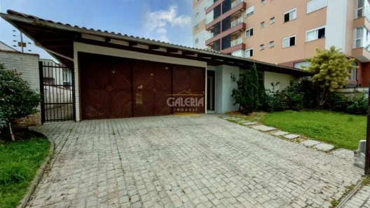 Casa com 3 Quartos à venda, 243m² no Santo Antônio, Joinville