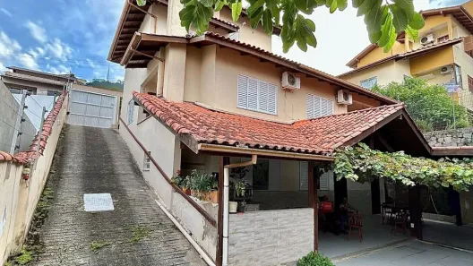 Casa com 4 Quartos à venda, 235m² no Trindade, Florianópolis