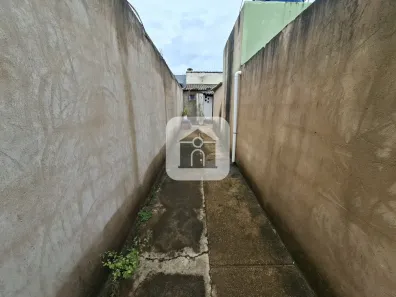 Casa com 2 Quartos para alugar, 35m² no Planalto, Uberlândia