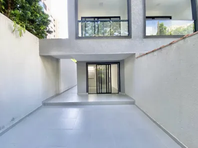 Casa com 2 Quartos para alugar, 120m² no Jardim Las Palmas, Guarujá