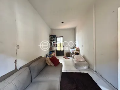 Casa com 2 Quartos à venda, 200m² no Santa Mônica, Uberlândia