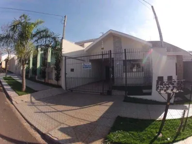 Casa com 3 Quartos para alugar, 105m² no Residencial Moreschi, Maringá