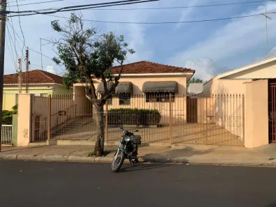 Casa com 2 Quartos à venda, 195m² no Centro, Araraquara