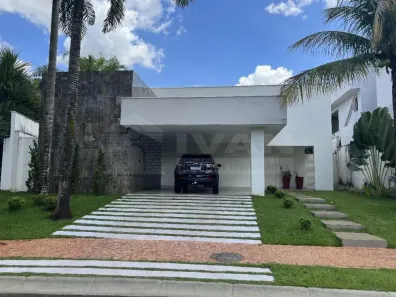 Casa de Condomínio com 3 Quartos à venda, 270m² no Jardim Karaíba, Uberlândia