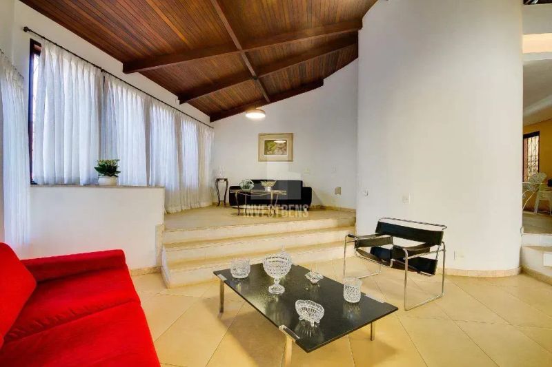 Casa com 4 quartos — Santa Lúcia, Belo Horizonte