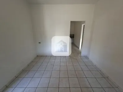 Casa com 2 Quartos para alugar, 60m² no Presidente Roosevelt, Uberlândia
