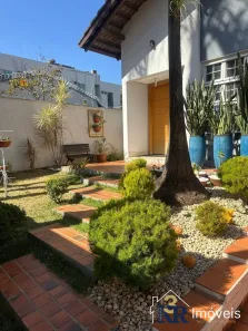 Sobrado com 5 Quartos à venda, 235m² no Nova Suiça, Goiânia