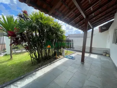 Casa com 3 Quartos à venda, 207m² no Aeroporto, Londrina