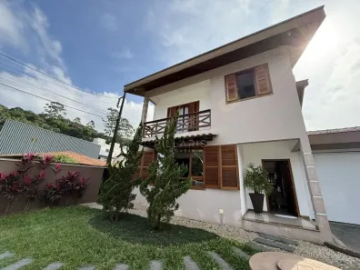 Sobrado com 3 Quartos à venda, 237m² no São Marcos, Joinville