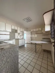 Prédio Comercial para alugar, 250m² no Osvaldo Rezende, Uberlândia