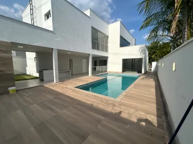Casa de Condomínio com 5 Quartos à venda, 350m² no Jóquei, Teresina