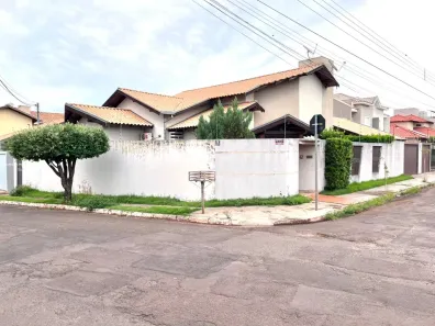 Casa com 3 Quartos à venda, 230m² no Jardim Mansur, Campo Grande