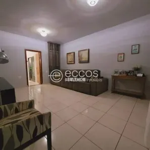 Casa com 3 Quartos à venda, 270m² no Santa Rosa, Uberlândia