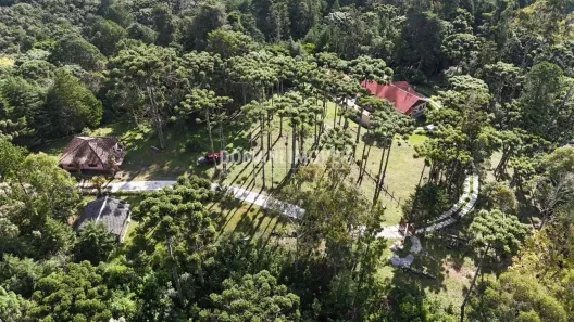 Fazenda/Sítio com 3 Quartos à venda, 377m² no Abernéssia, Campos do Jordão