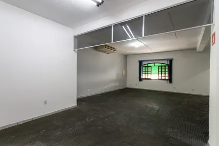 Casa à venda, 242m² no Parque Maria Domitila, São Paulo