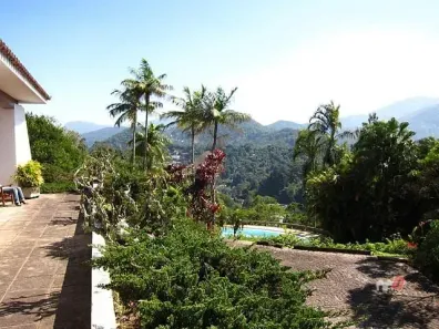 Casa com 5 Quartos à venda, 870m² no Valparaíso, Petrópolis
