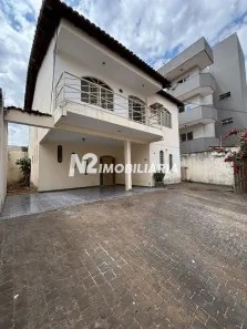 Sobrado com 3 Quartos à venda, 336m² no Santa Mônica, Uberlândia